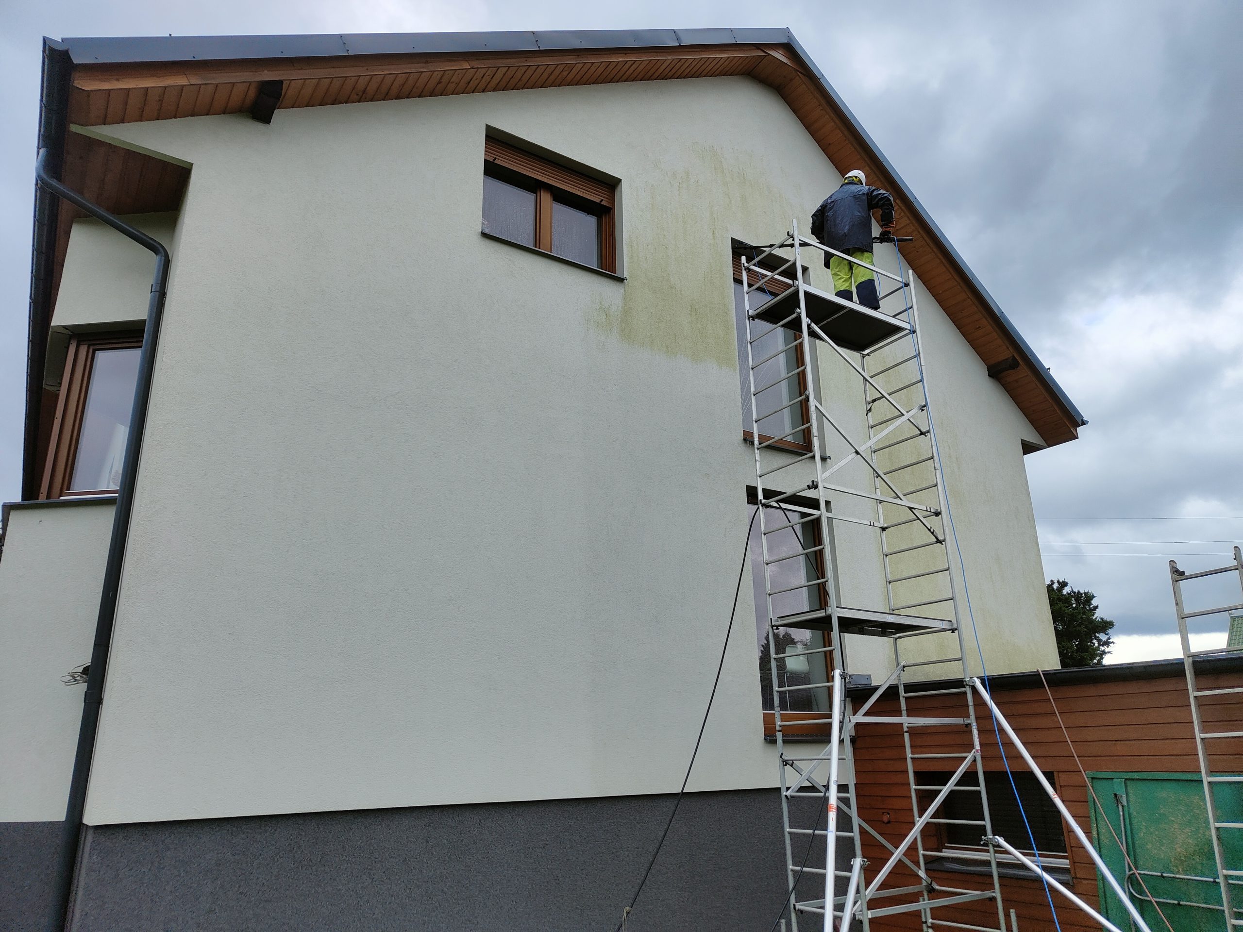 Mycie elewacji budynku metodą SoftWash