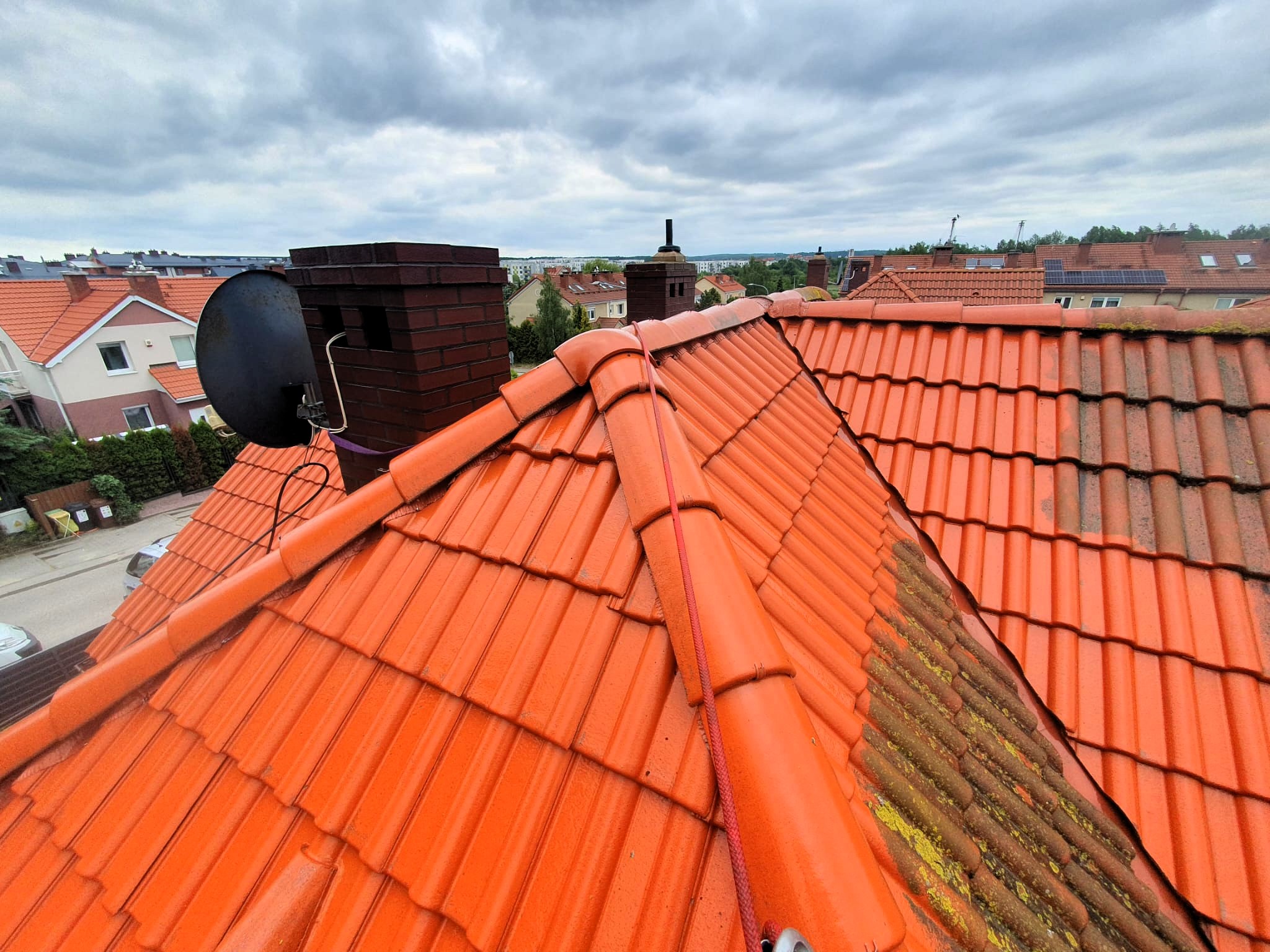 Mycie dachu w Gdańsku – SoftWash24 Mycie dachu w Gdańsku – usuwanie mchu i nalotu z dachówki